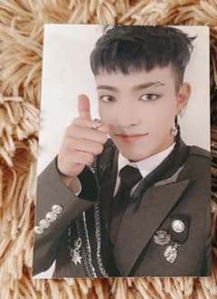 ATEEZ トレカ all to action ホンジュン 日本限定 JPN ① ATEEZ ホンジュン トレカ日本限定 Wonderland treasure - メルカリ