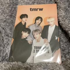 TXT tmrw 雑誌のサムネイル