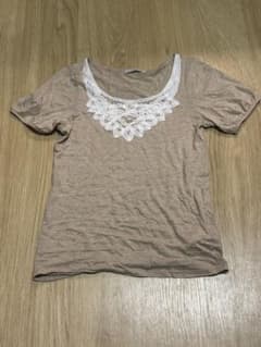 ベージュ 半袖Tシャツ レース装飾付きのサムネイル