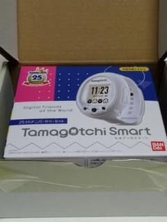 【新品・未開封】たまごっちスマート(白) <25thアニバーサリー>のサムネイル