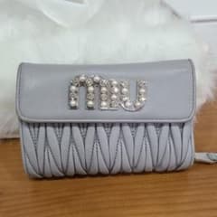 miu miu財布のサムネイル
