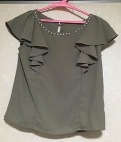 美品☆カーキ色トップスのサムネイル