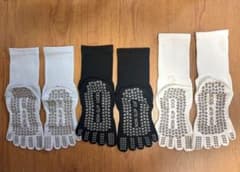 新品 ヨガソックス 3足セット 滑り止め付き 5本指 23〜25cmのサムネイル