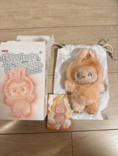 POPMART LABUBU Big into Energy HAPPINESSのサムネイル