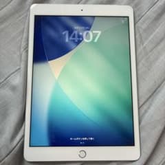 iPad 第8世代 32GB Wi-Fi+Cellular シルバー - メルカリ