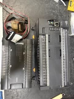 OMRON CP1L-M60DR-Aと CP1W-40EDR セット - メルカリ