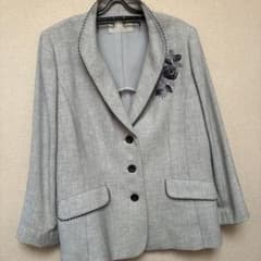 BLOIS グレー テーラードジャケット 花刺繍 - メルカリ