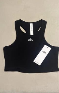alo 黒 タンク クロップトップ　サイズS alo 黒 アスパイア タンクトップ Sサイズ 試着のみ - メルカリ