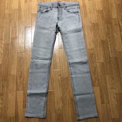 UNIQLO スキニーデニムのサムネイル