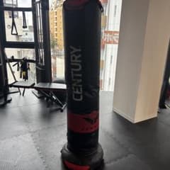 CENTURY VERSA サンドバッグ 黒/赤 CENTURY VERSA サンドバッグ 黒/赤 - メルカリ