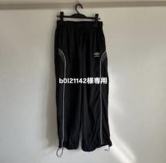 umbro ブラック サイドライン ナイロンパンツ　トラックパンツのサムネイル