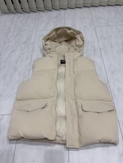 ZARA ダウンベスト　Lサイズのサムネイル