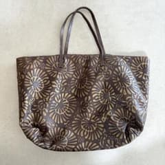 【希少】FENDI オールレザー オイスター 総柄 トートバッグ 希少】FENDI オールレザー オイスター 総柄 トートバッグ - メルカリ