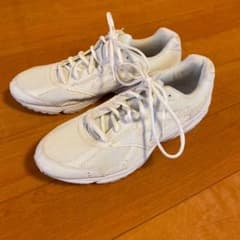 スニーカーのサムネイル