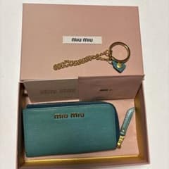 miu miu コインケース キーリング付き グリーン　PRADAショッパー付きのサムネイル