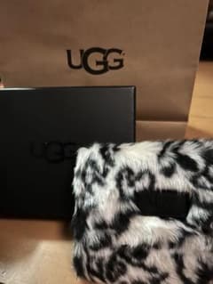 新品☆UGG 財布のサムネイル