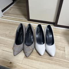 ホワイトポインテッドトゥパンプス　2足セットのサムネイル