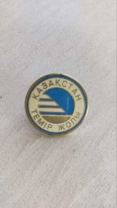 レア品】カザフスタン 鉄道 ピンバッジ - メルカリ