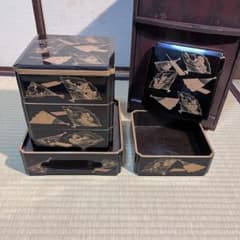 蒔絵　四段重　平台付　木製重箱　漆塗り　金彩 蒔絵 四段重 平台付 木製重箱 漆塗り 金彩 - メルカリ