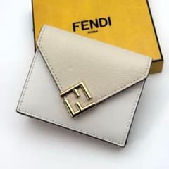 極美品 現行✨フェンディ FFダイヤモンド バイカラー 三つ折り財布