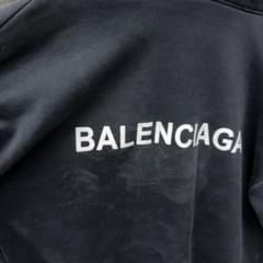 BALENCIAGAジップアップパーカー ブラック 汚い部分があるので洗濯しますのサムネイル