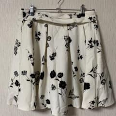 美品☆ひざ下丈 花柄スカートのサムネイル