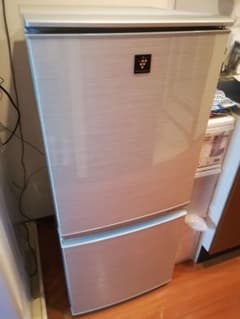 【送料込み】2ドア 冷蔵庫 SHARPのサムネイル