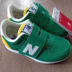 【新品·未使用】ニューバランス キッズスニーカーのサムネイル