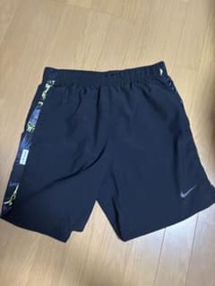Nike 黒 ショートパンツ サイドデザインのサムネイル