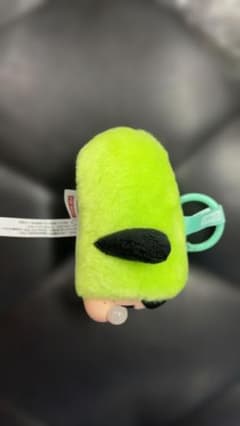 POP MART Crybaby ぬいぐるみ マスコットのサムネイル