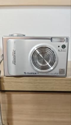 動作確認済】FUJIFILM FinePix F10 シルバー - メルカリ