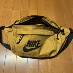 NIKE ボディバッグ マスタード色のサムネイル