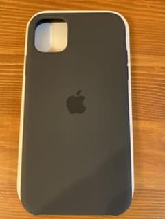 Apple純正のiPhone11.シリコンケースブラックのサムネイル