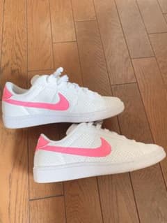 NIKE  スニーカーのサムネイル