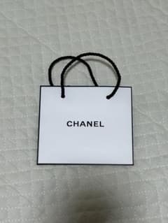CHANEL ショップ袋 ホワイト　小さいサイズ匿名発送　即購入OK ショッパー CHANEL ショップ袋 ミニサイズ - メルカリ