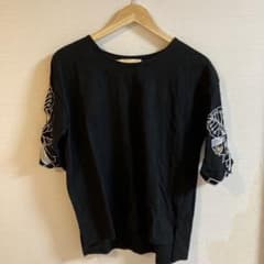 COQULE 刺繍入り黒五分袖トップスのサムネイル