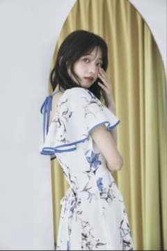 tocco closetリリープリントフレアスリーブバックレースアップワンピースのサムネイル