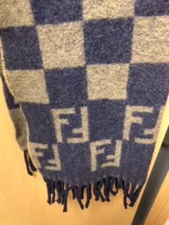 フェンディ マフラーのサムネイル