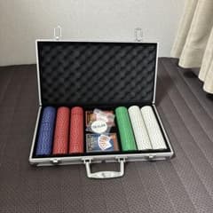 ポーカーチップセット アルミケース入り トランプ付き - メルカリ