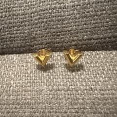 Vロゴ スタッドピアス ゴールドカラーのサムネイル