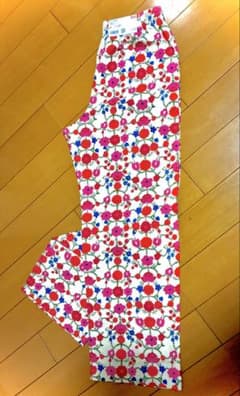 UNIQLO フラワープリントパンツ Mサイズのサムネイル