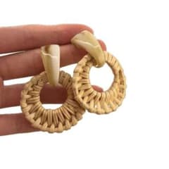 サークル型 ラフィア調ピアス ベージュのサムネイル