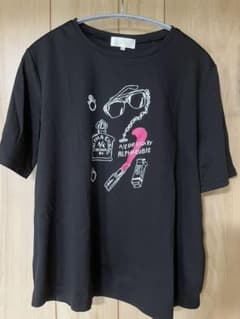 アルファキュービック　綺麗めTシャツのサムネイル