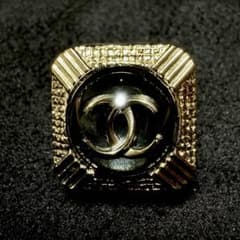 CHANELシャネルピンバッジ　ブローチ 極美品 シャネル ピンバッジ ブローチ ココマーク D21A CHANEL - メルカリ