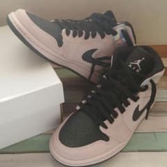 NIKE AIR JORDAN 1 MID WMNSのサムネイル