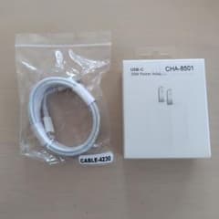 USB-C 20W Power Adapterと充電ケーブルのサムネイル