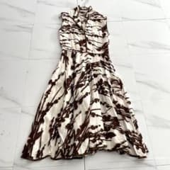 PRADA プラダ リーフ柄 ノースリーブ フレアワンピース 38 イタリア製 PRADA プラダ リーフ柄 ノースリーブ フレアワンピース 38 イタリア製