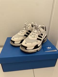 BALENCIAGA x adidas Triple S 42のサムネイル