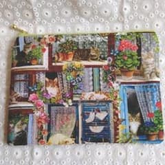 ♡ハンドメイド♡～窓辺の猫ちゃんのフラットポーチ～のサムネイル