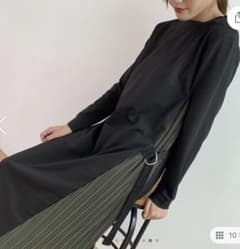 新品 サイドプリーツ ワンピース 黒カーキのサムネイル